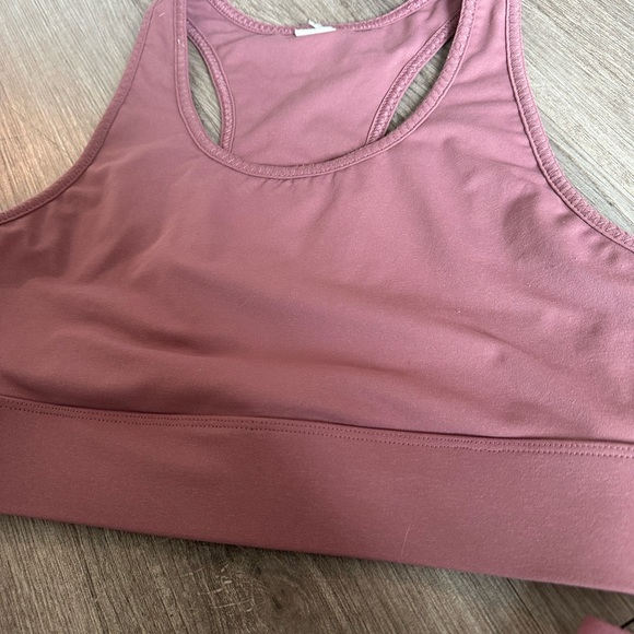 Fabletics workout set - Picture 2 of 5